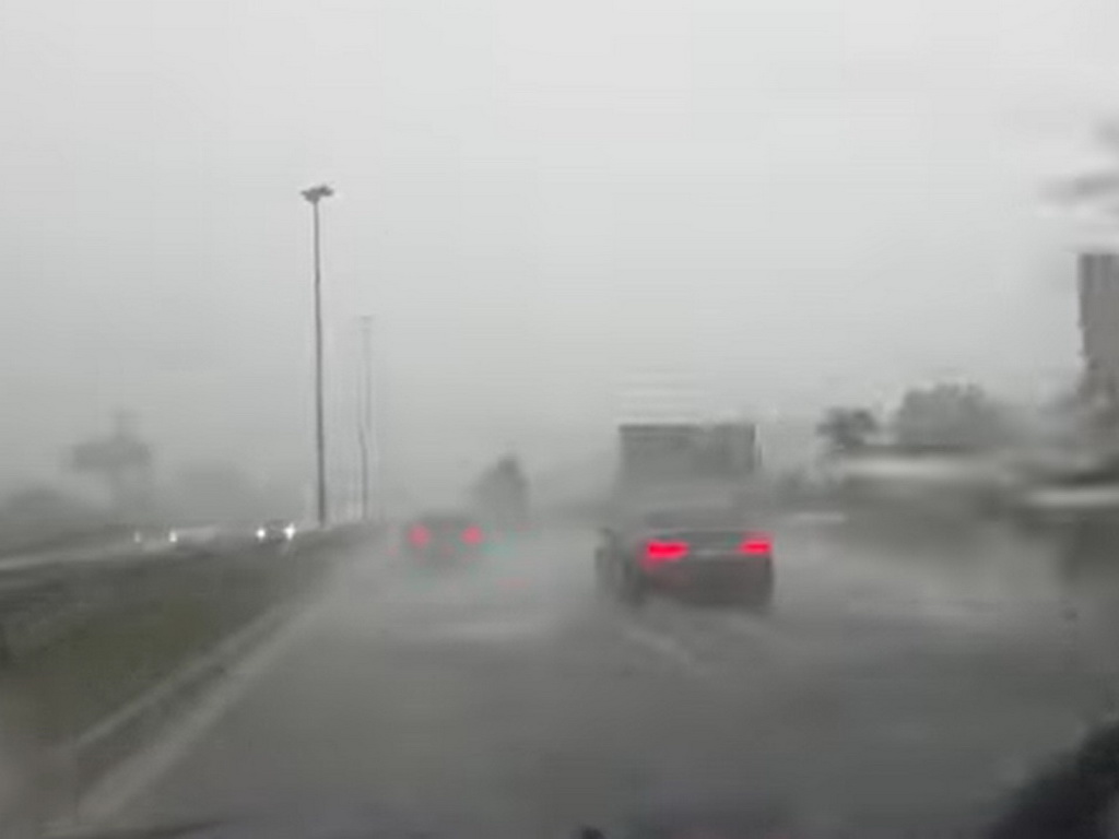 Jako nevrijeme u Splitu: Ceste pod vodom, munje i odroni