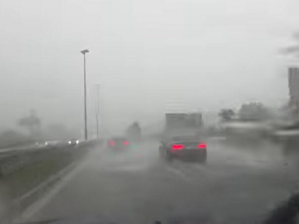 Jako nevrijeme u Splitu: Ceste pod vodom, munje i odroni