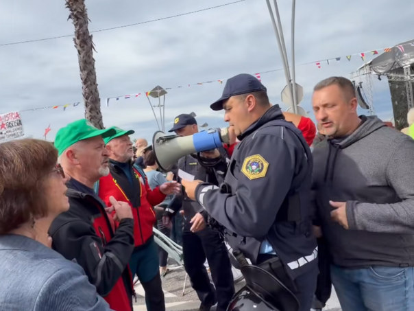 Janšin govor prekidali demonstranti, intervenisala policija