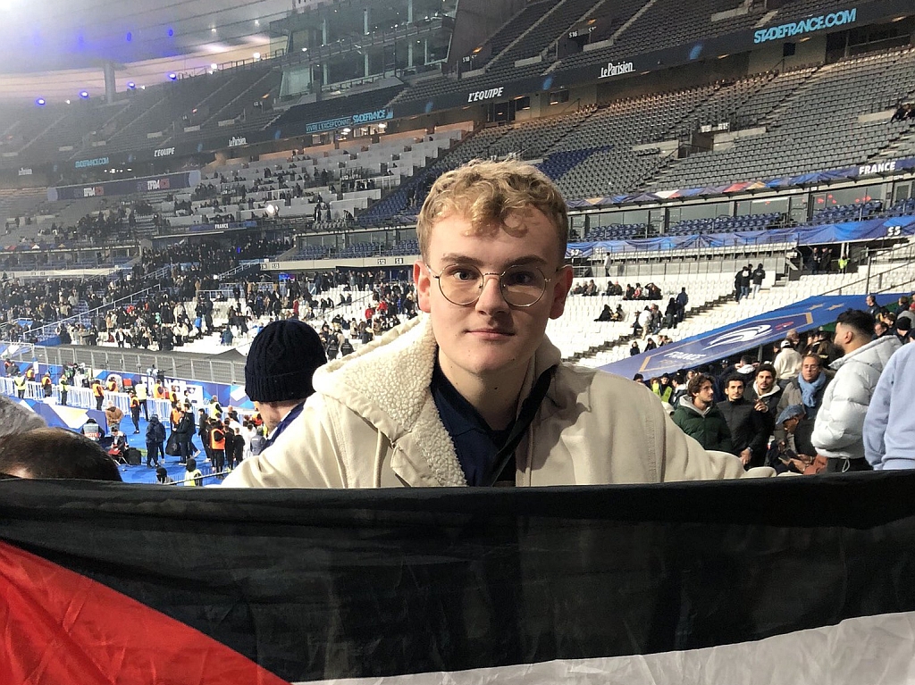 Jedini je uspio unijeti zastavu Palestine na stadion, hit na mrežama