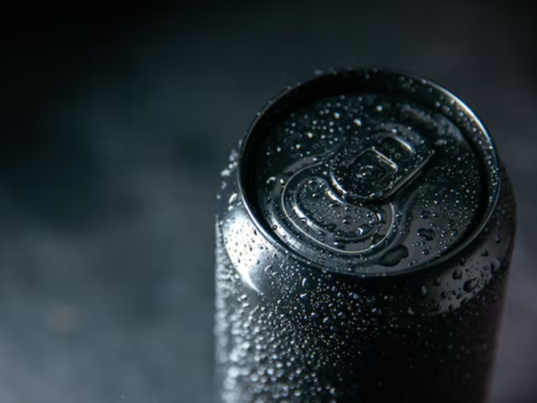 Jedna limenka ima više kofeina od dozvoljenih dnevnih potreba adolescenata