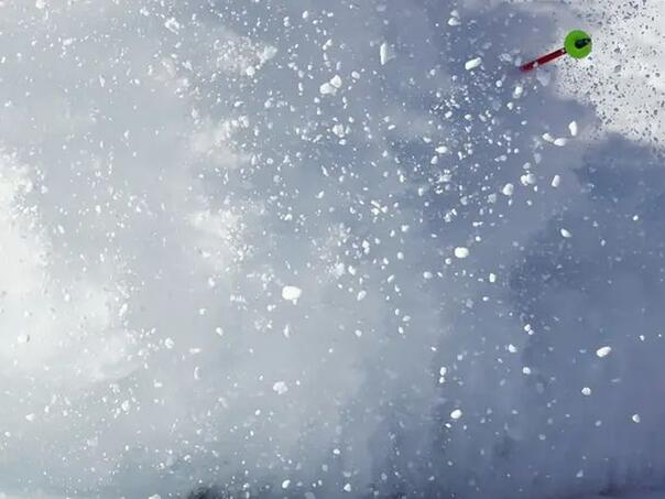 Jedno poginulo u naletu lavine u Švicarskoj, dvoje povrijeđenih