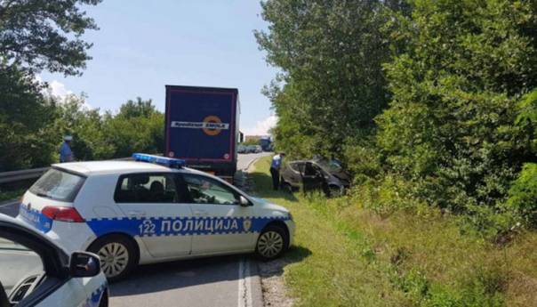 Jedna osoba poginula u sudaru kamiona i mercedesa kod Bijeljine