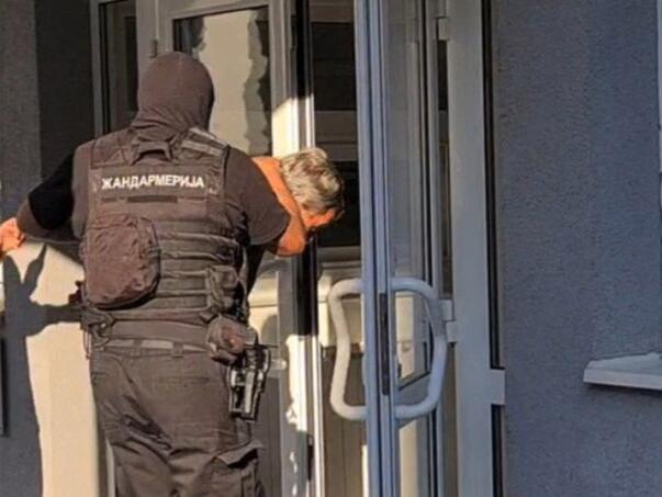 Jednomjesečni pritvor osumnjičenom za dvostruko ubistvo u Šamcu