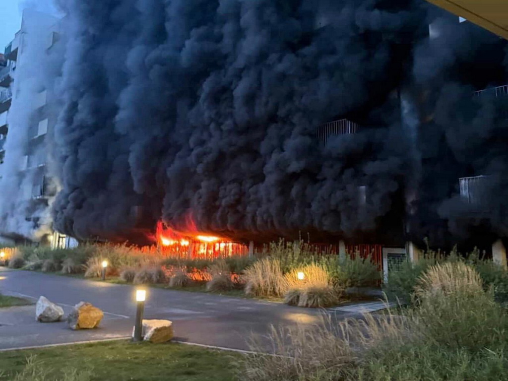 Jezivi prizori iz Graza: Deseci stanova nestaju u gustom crnom dimu