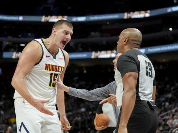 Jokić podivljao i izvrijeđao sudije, isključen u prvom poluvremenu