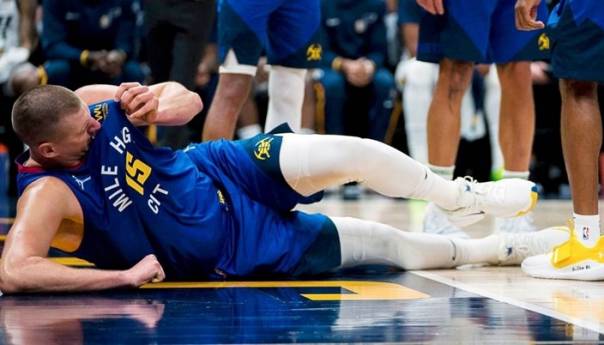 Jokić povrijedio koljeno, previjao se od bolova na parketu