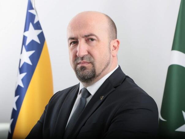 Jusić: Nije dobro što BiH šuti o snažnim porukama pape iz Turske i Libana