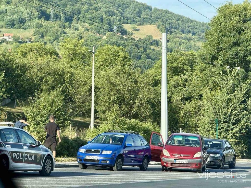 Jutarnji sudar u Vogošći, saobraćaj usporen