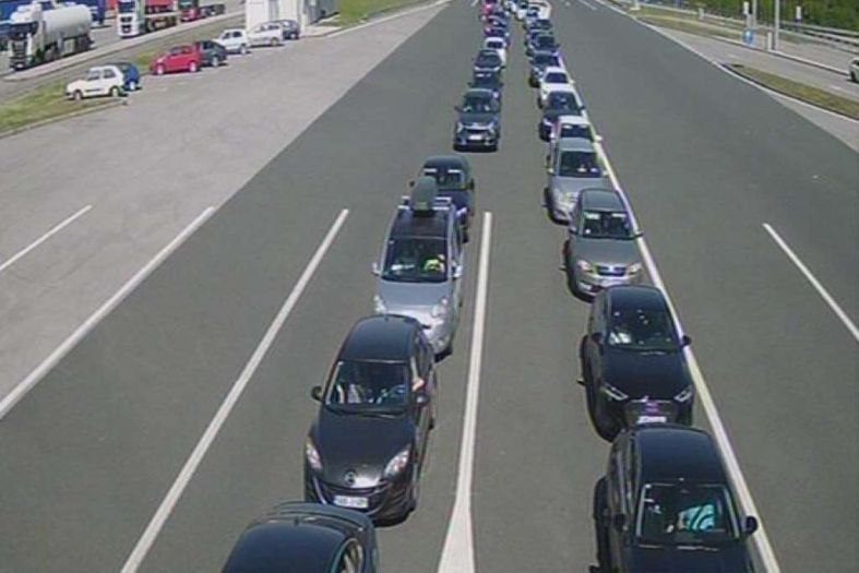 Smanjena gužva na putevima u BiH, novi kolaps se očekuje tek sutra