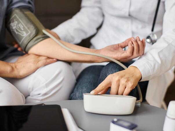 Kako prirodno smiriti nagli skok pritiska?