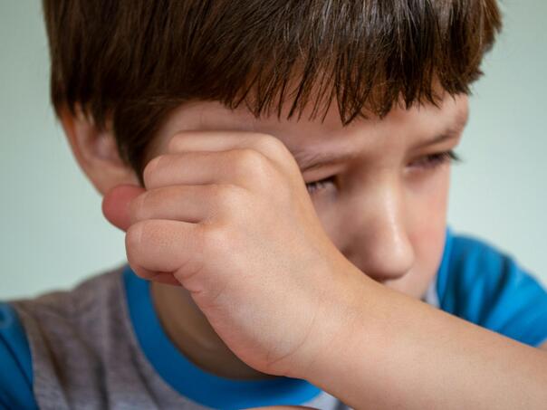 Kako reagovati kada dijete počne da bjesni u javnosti?