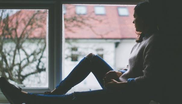 Kako se nositi s usamljenošću u doba socijalne izolacije?