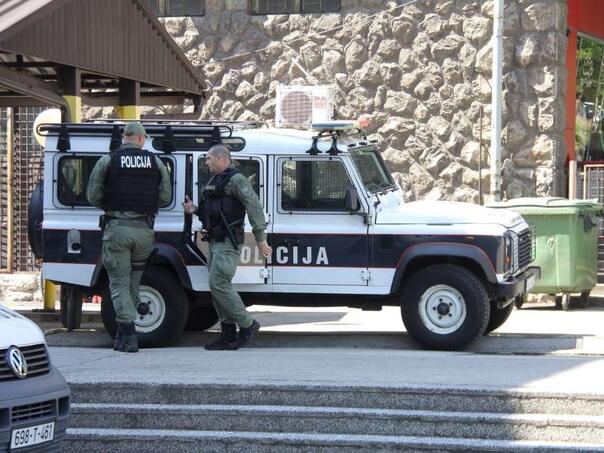 Kamiondžija iz Bratunca uhapšen u Olovu, nudio policajcima 20 KM