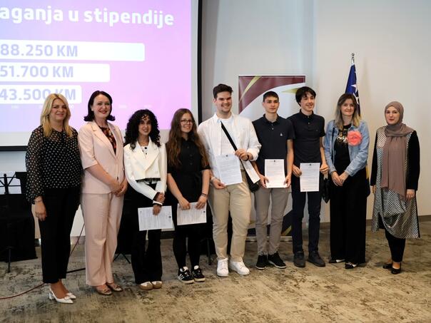 Kanton Sarajevo ulaže u mlade: Stipendije za 332 učenika u iznosu od 588.250 KM