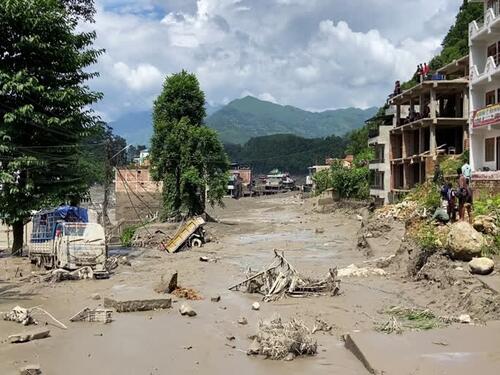 Katastrofalne poplave na granici Nepala i Tibeta odnijele najmanje 165 života