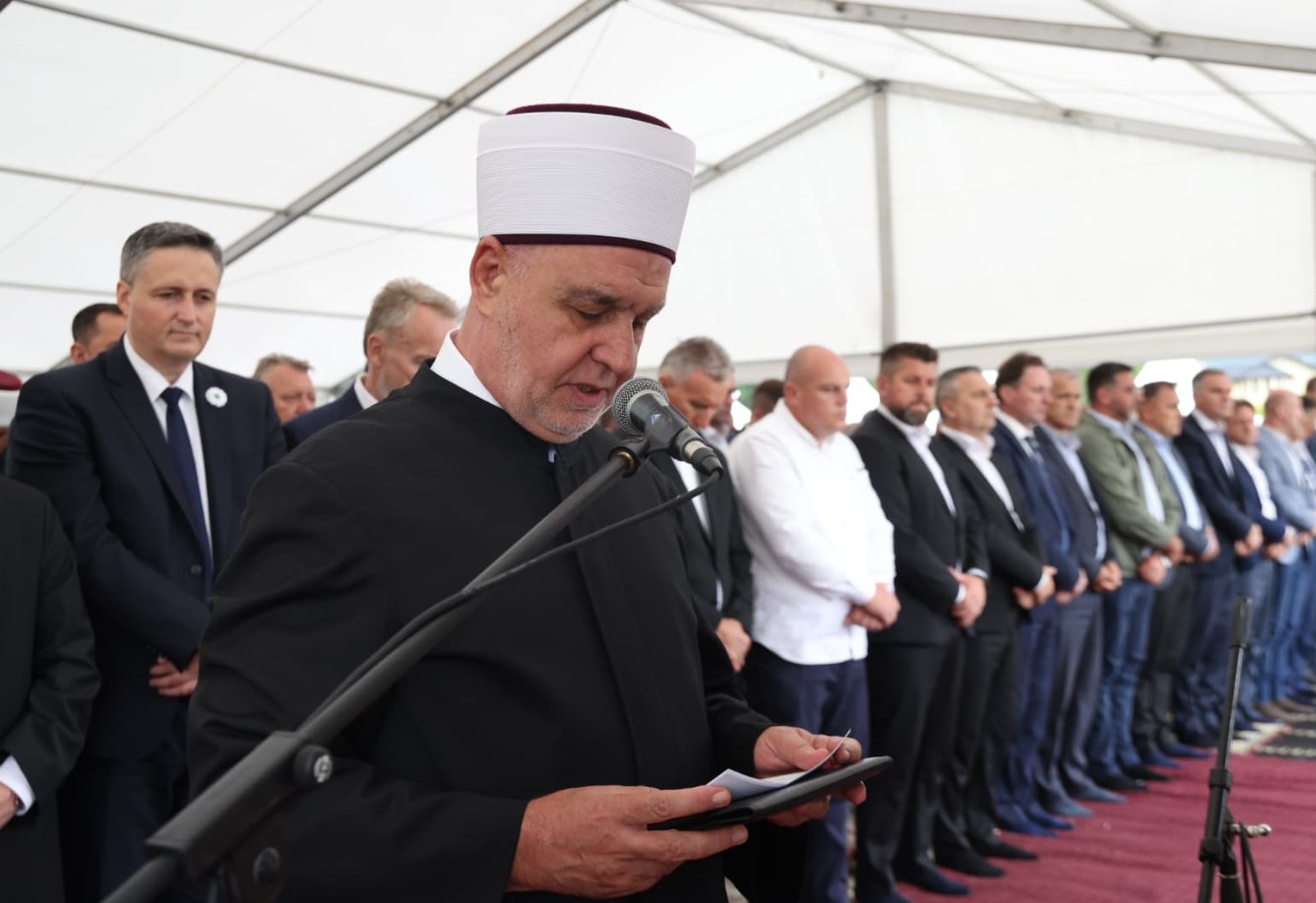 Kavazović: Zabluda da ćemo se spasiti povijanjem glava pred zlom