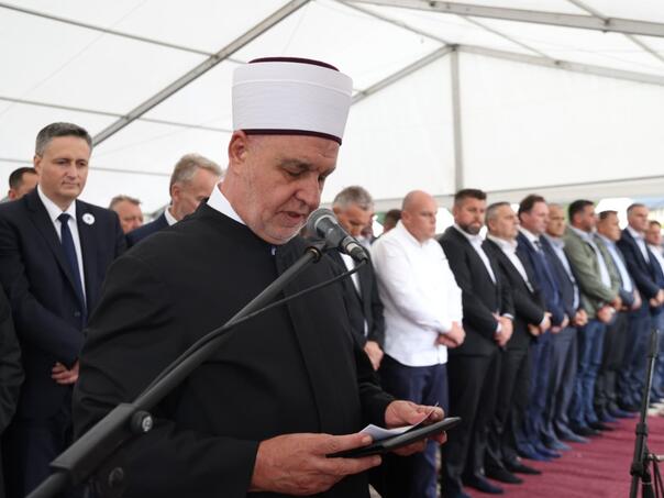 Kavazović: Zabluda da ćemo se spasiti povijanjem glava pred zlom