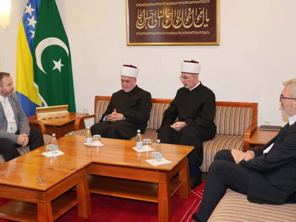 Kavazović u Tuzli: Dijelimo bol porodica koje su izgubile svoje najbliže