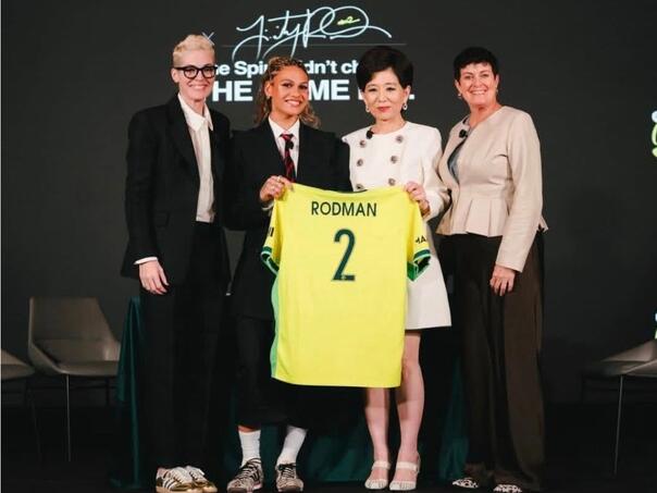 Kćerka Dennisa Rodmana postala najplaćenija fudbalerka na svijetu