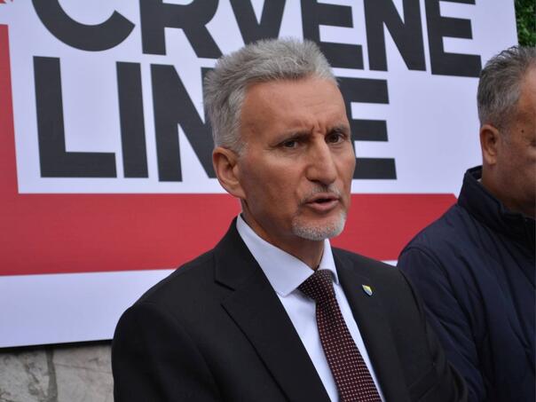 Kemal Ademović obznanio pristupanje Crvenim linijama