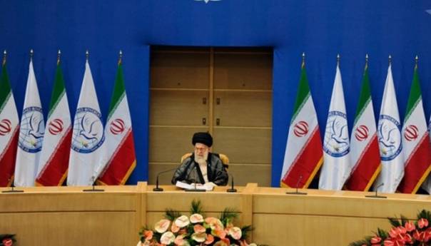 Khamenei: Narod ne treba kriviti za proteste