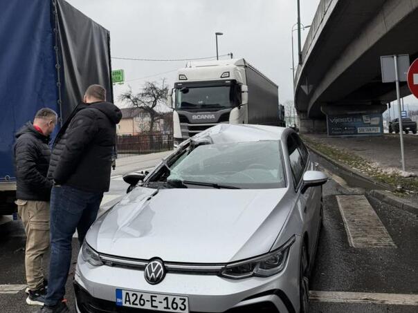 Ogromne gužve zbog sudara na Mostarskom raskršću