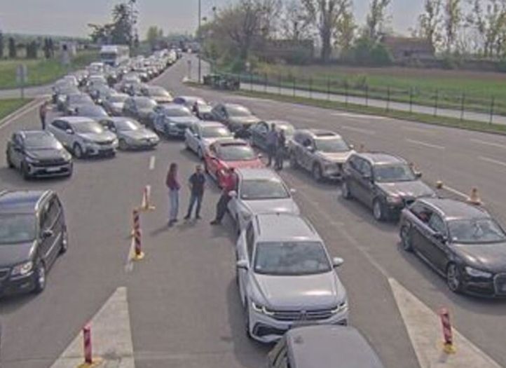 Kilometarske kolone na granicama sa Hrvatskom zbog EES sistema