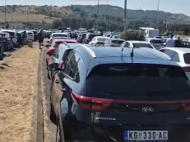 Kilometarske kolone na ulazu u Grčku, vozači zarobljeni na 42 stepena