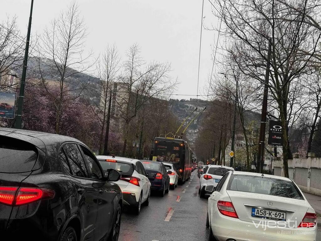 Kilometarske kolone: Saobraćajni kolaps u Sarajevu
