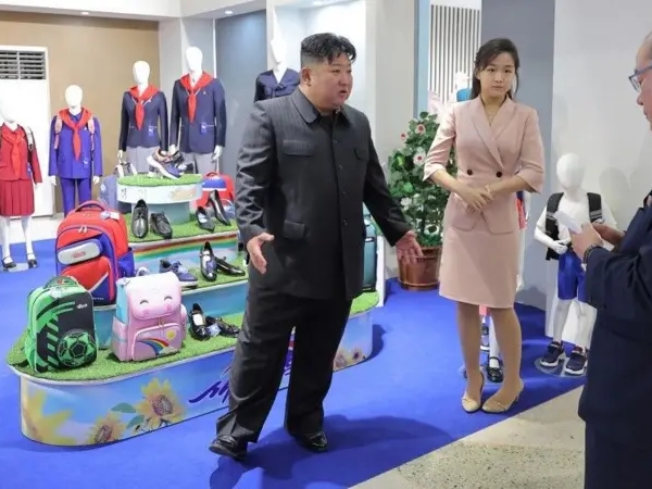 Kim Jong Un se pojavio u javnosti nakon glasina o smrti, objavljene fotografije s kćerkom