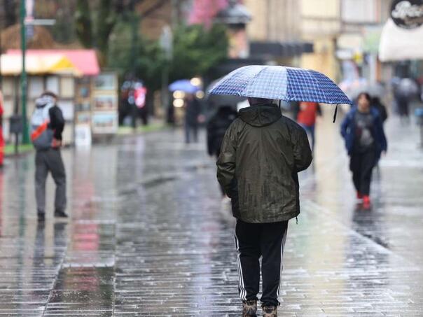 Kišno jutro u BiH, tokom dana postepeno razvedravanje