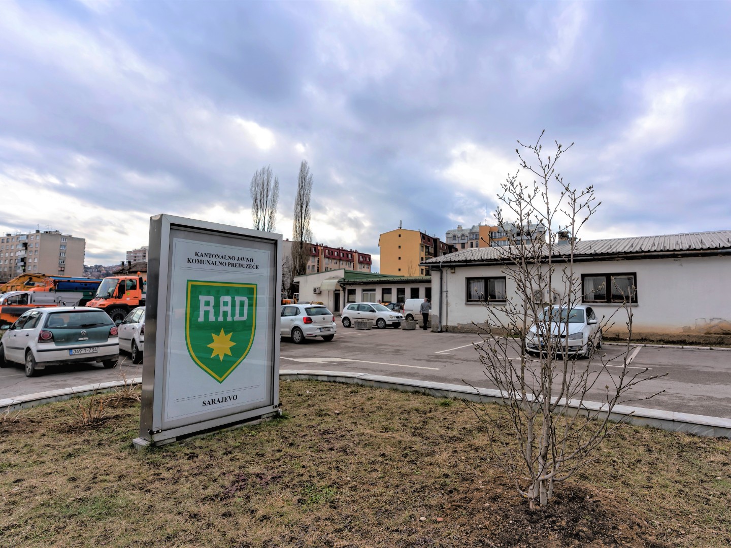  KJKP "RAD": Nemamo 1.000 radnika u kancelarijama!