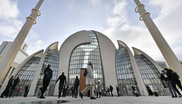 Köln dozvolio emitiranje ezana s džamija