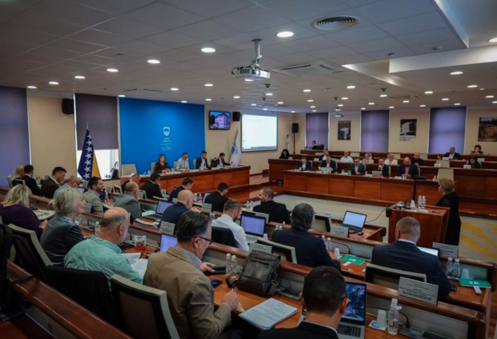 Klub Bošnjaka: Mevlana u "Staklenu banku", izgradnja HNK na reviziju