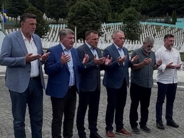 Klub zastupnika SDA u Parlamentu BiH posjetio Memorijalni centar Srebrenica