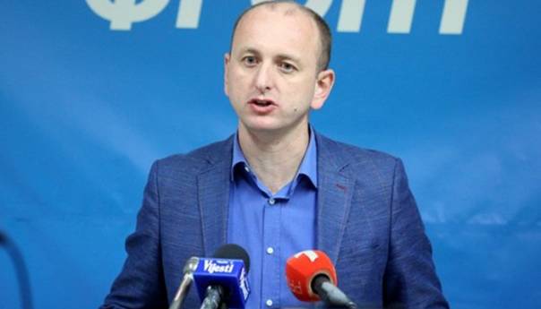 Knežević o zahtjevima Abazovića: Ne pristajemo na ucjene i reket