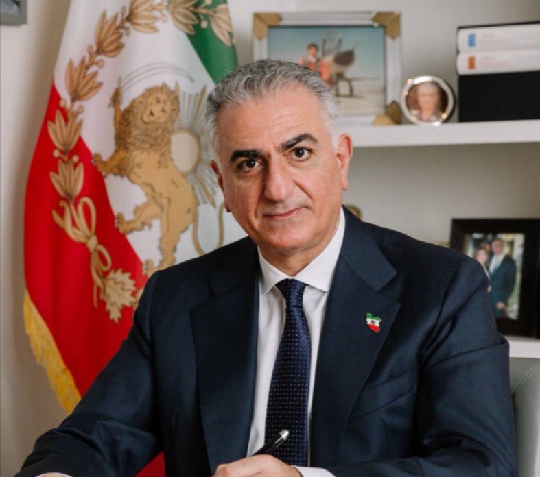 Ko je sin svrgnutog iranskog šaha i kakvi su njegovi planovi?