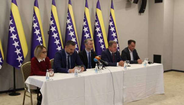 Koaliciji osam stranaka u FBiH, pridružio se i SD