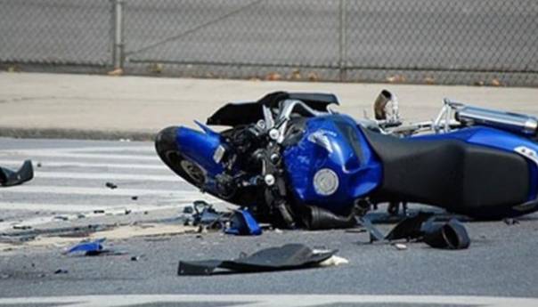 Kod Kozarske Dubice poginuo vozač motocikla