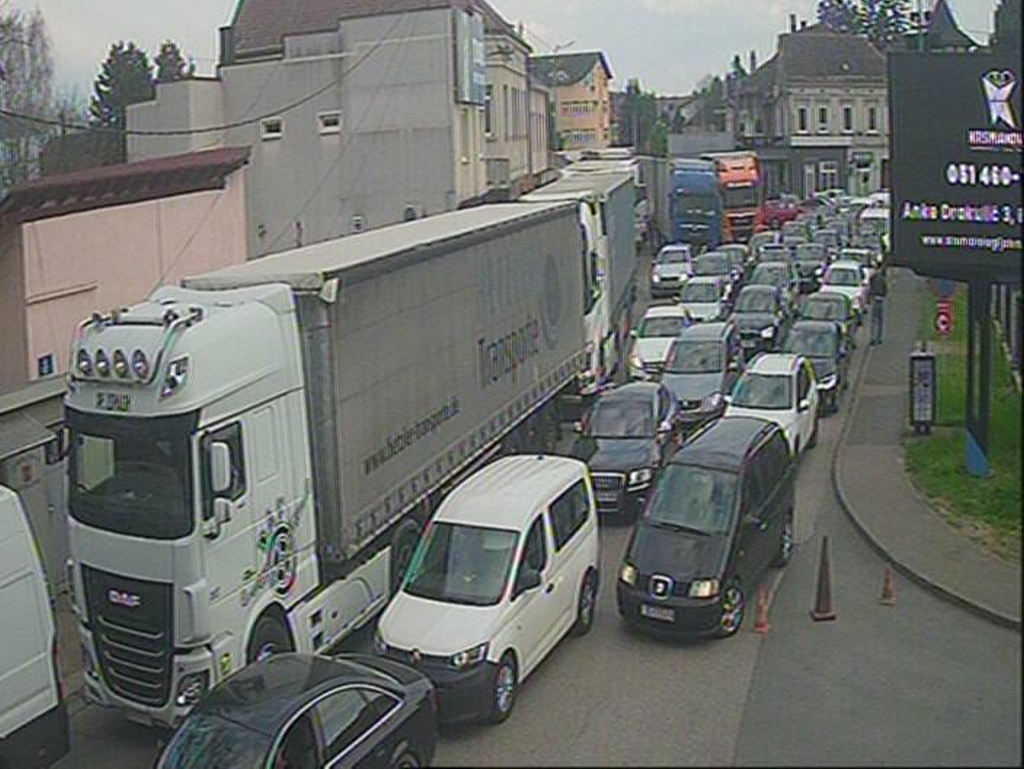 Kolaps na graničnim prelazima Gradiška i Orašje