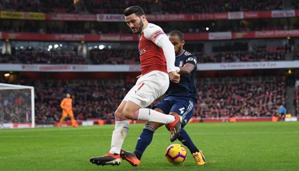 Kolašinac dogovorio lične uslove s Bayerom