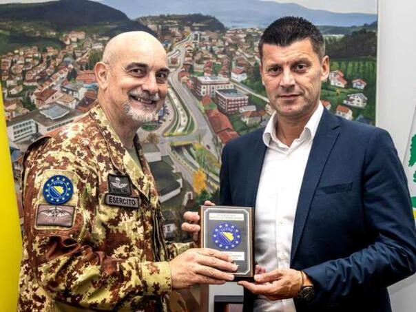 Komandant EUFOR-a susreo se s gradonačelnicima Gradačca i Gračanice