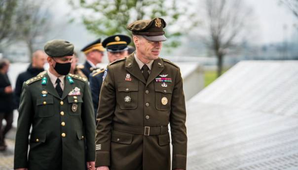 Komandant NATO-a odao počast žrtvama genocida u Srebrenici