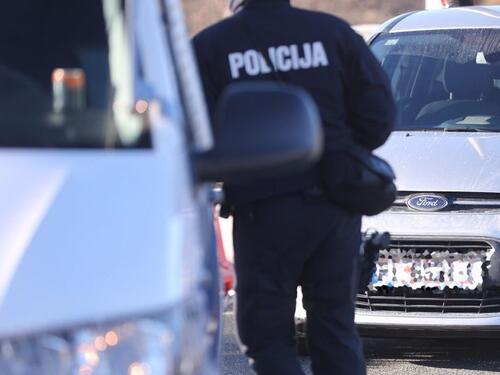 Kombi iz Crne Gore kamenovan u Hrvatskoj