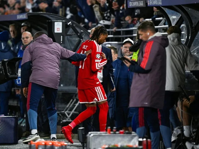 Kompany žestoko kritikovao Olisea nakon crvenog kartona: "Ovo je bilo tako glupo"