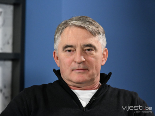 Komšić: Božić podsjeća na snagu skromnosti, odgovornosti i brige za bližnjeg