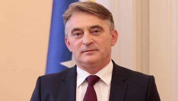Komšić čestitao pobjedu Milanoviću: Novi put i snaga