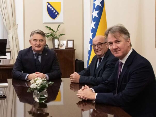 Komšić - Peach: Opredjeljenje Vlade Ujedinjenog Kraljevstva o nastavku podrške OSBiH