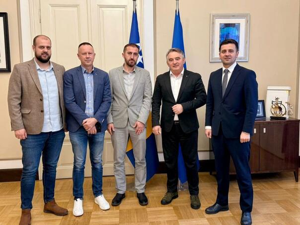 Komšić sa načelnikom Sanskog Mosta: Podrška izgradnji Spomen sobe posvećene generalu Alagiću